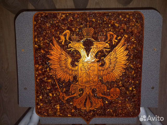 Герб из янтаря