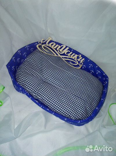 Лежаки, домики для кошек и собак