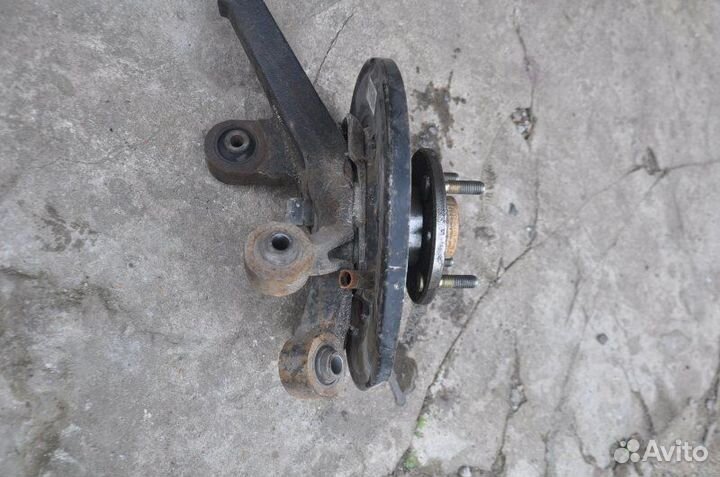 Кулак в сборе задний левый Chevrolet Epica седан