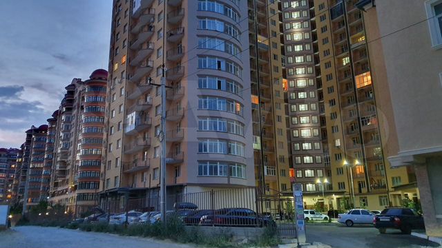 махачкала ул времена года. новостройки каспийска на берегу моря. махачкала редукторный район. улица времена года махачкала. римский квартал панорама.