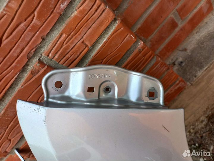 Правое крыло тойота пробокс 2016г