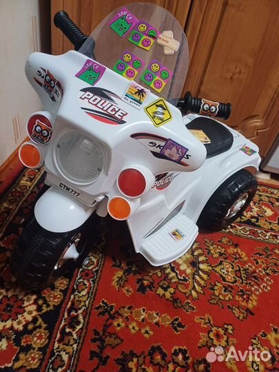 Детский велосипед и мотоцикл