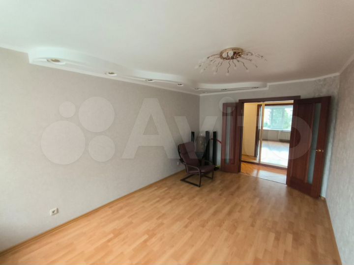 3-к. квартира, 74 м², 3/10 эт.