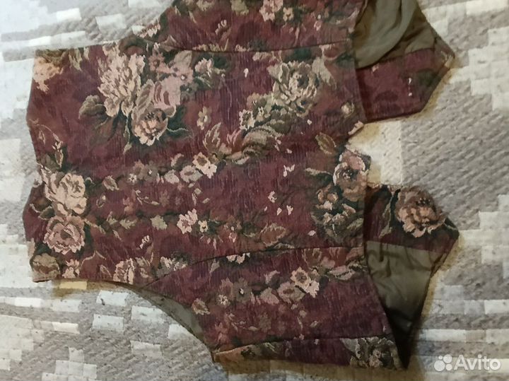 Жилет гобеленовый р.42-44