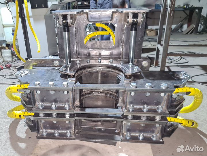 Обсадной стол для буровой установки с трубоотворот