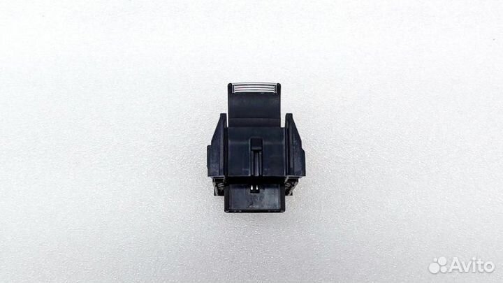 Кнопка стеклоподъемника задняя правая Toyota Rav4
