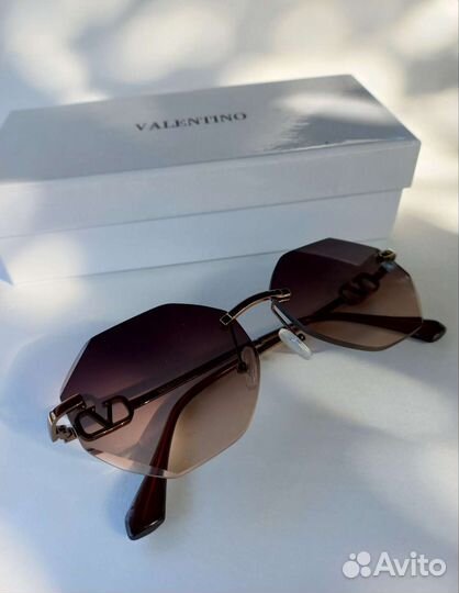 Солнцезащитные очки женские брендовые