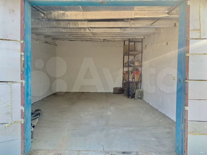 Гараж, > 30 м²