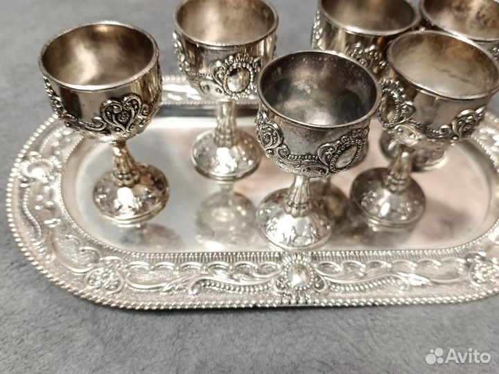 Набор рюмок с подносом