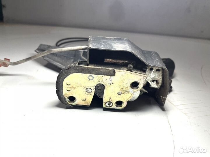 Замок передней правой двери Toyota Corolla E12