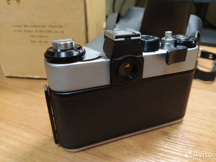 Плёночный зеркальный фотоаппарат Зенит-ет