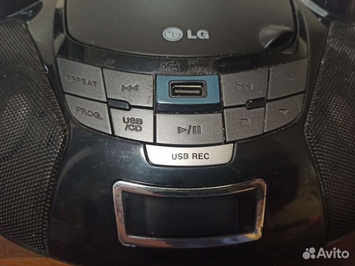 Магнитофон LG boom box sb16