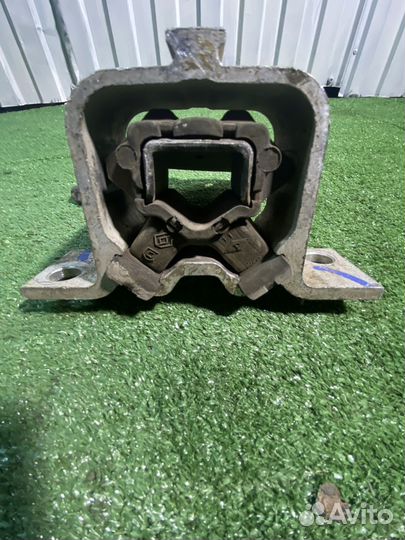 Опора кронштейн двигателя логан