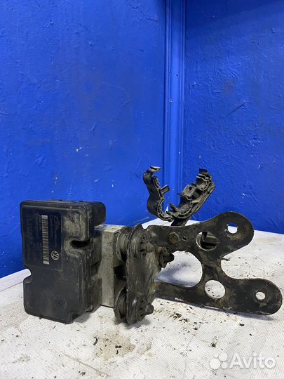 Блок абс volkswagen jetta 5