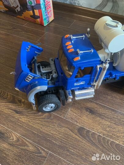 Машинка игрушечная бетономешалка