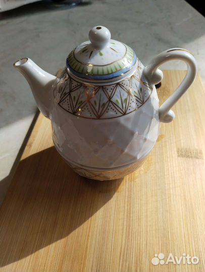 Заварочный чайник и чашка
