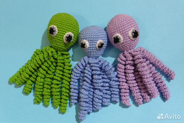 Вязаные игрушки для новорожденных