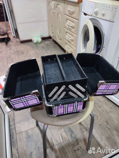 Чемодан маникюрный