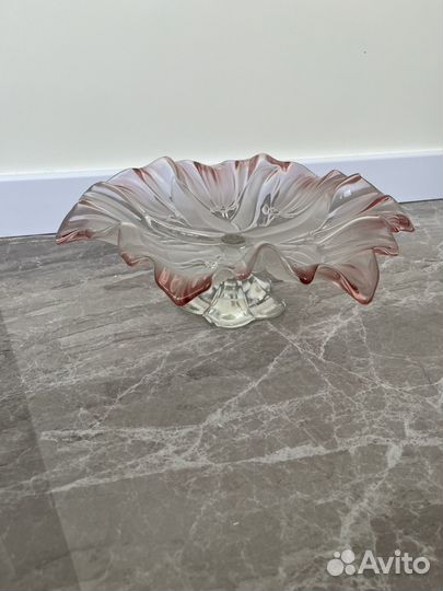 Ваза для фруктов на ножке