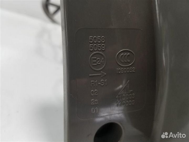 Фонарь задний правый Mitsubishi Outlander