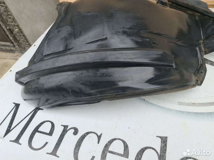 Подкрылок передний левый Mercedes W212