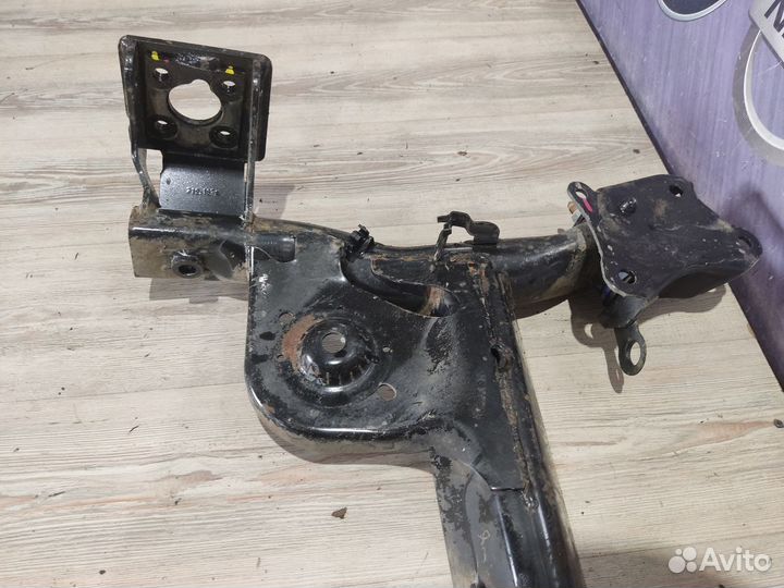 Балка подвески зад Renault duster