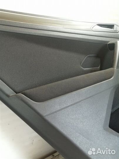 Обшивка двери задняя левая Volkswagen Tiguan SUV