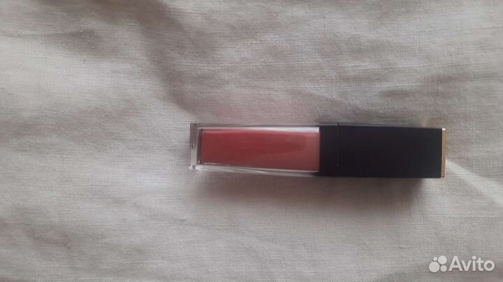 Estee lauder Rebellious rose помада