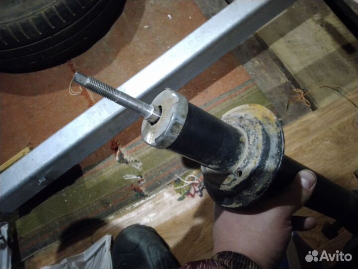 Задняя стойки ваз 2114