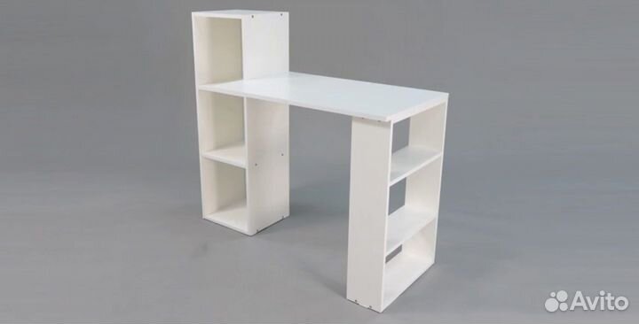 Компьютерный стол белый