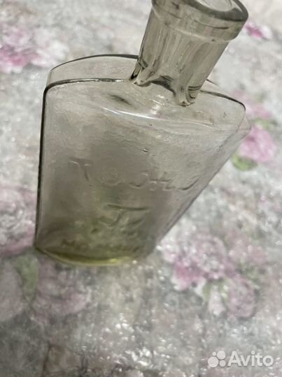 Старинный парфюмерный флакон