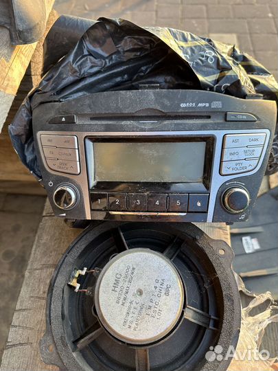 Оригинальная магнитола и динамики на hyundai ix35