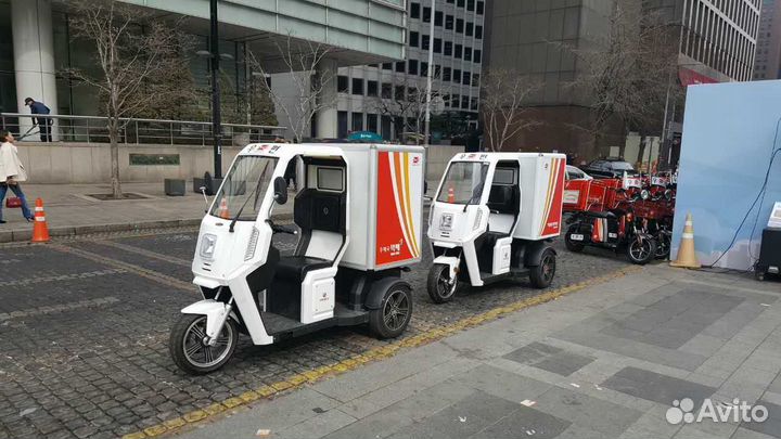 Трискутер трицикл грузовой с кабиной, кузовом