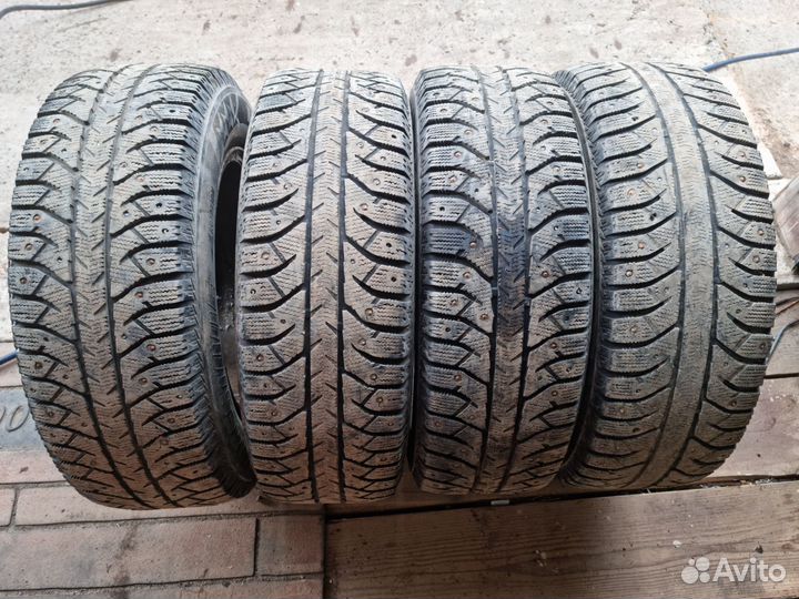 Bridgestone Ice Cruiser 7000 215/65 R16 98T