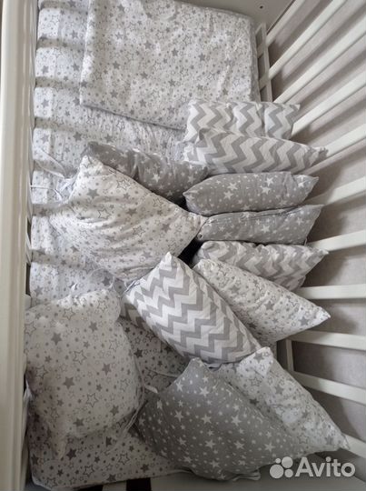 Детская кроватка с поперечным маятником