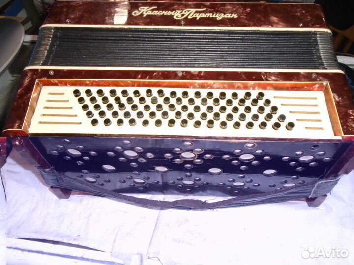 Аккордеон красный партизан СССР в футляре