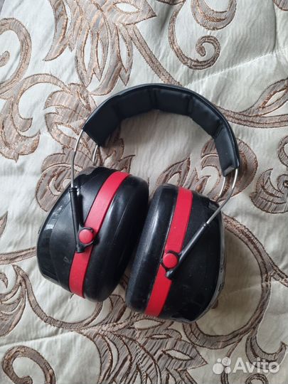 Наушники с активным шумоподавлением