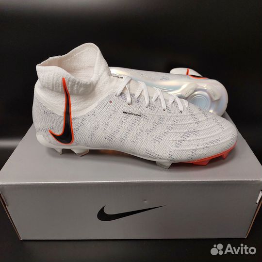 Бутсы Nike Phantom Luna белые