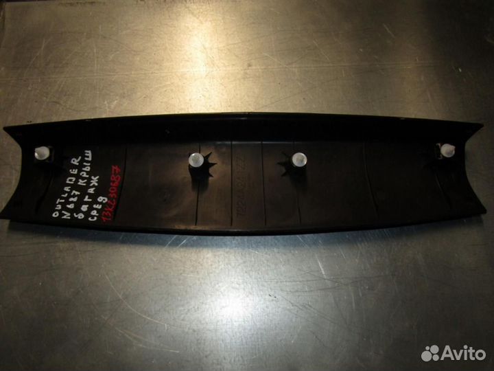 Обшивка двери багажника Outlander (GF) 2012