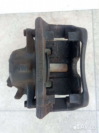 Суппорт тормозной передний левый Peugeot 406