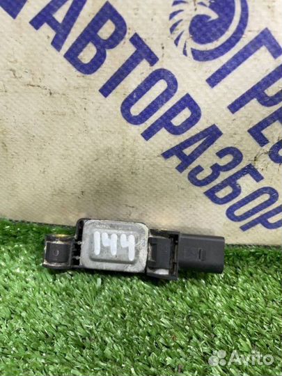 Датчик airbag Volkswagen Touareg кроссовер 3.2 V6