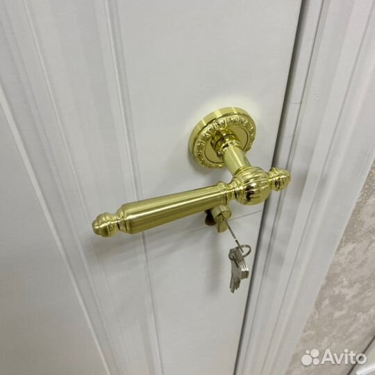 Дверная ручка классика с замком