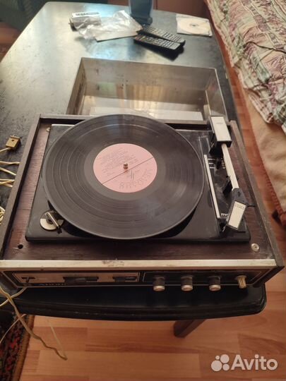 Виниловый проигрыватель Akords
