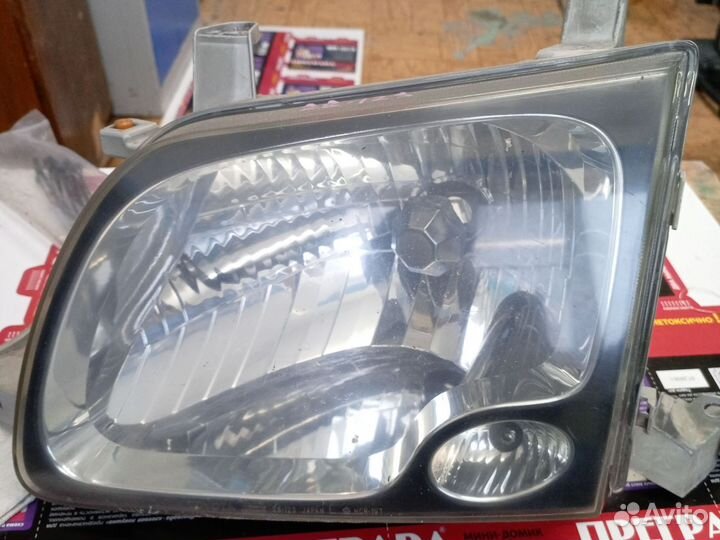 Фара левая тойота таунайс