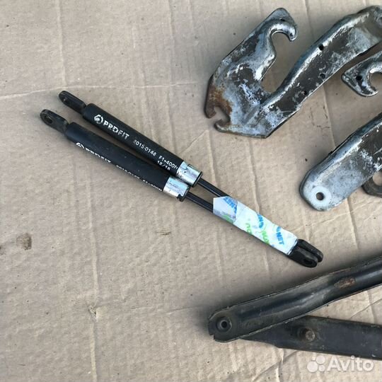 Петли капота BMW e34