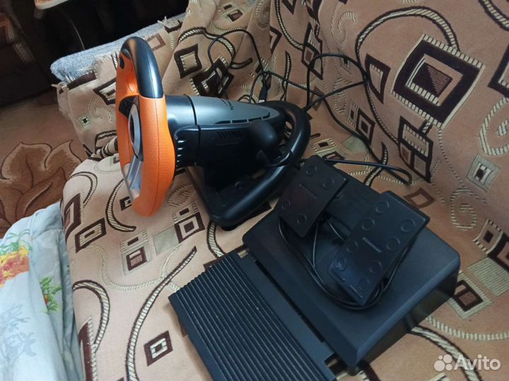Игровой руль с педалями