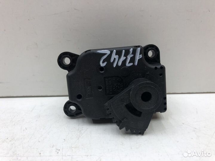 Моторчик заслонки отопителя Ford Focus 3 2011-2018