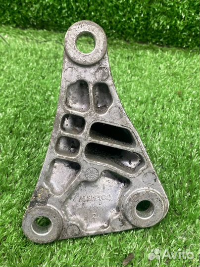 Кронштейн двигателя VAG BBJ ASN AVK 4857