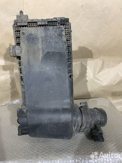 Корпус воздушного фильтра Volkswagen Touareg