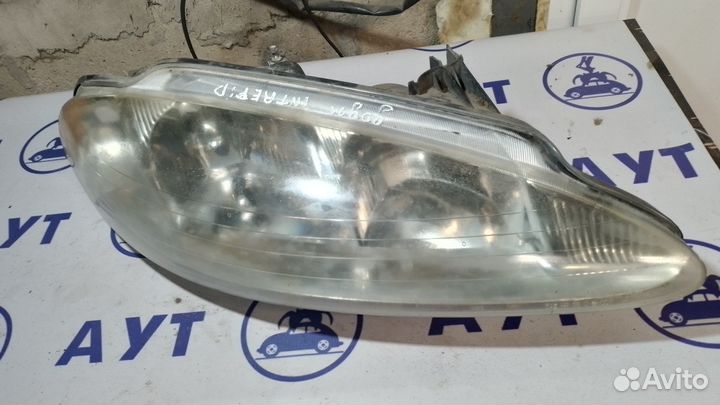 Фара передняя правая Dodge Interpid
